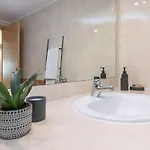 Apartament The Metropolitan- Premium-wohnung Mit Balkon- Parkplatz By Interhome *